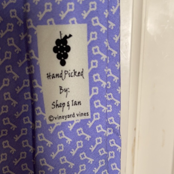 Vineyard Vines 100% silk handmade tie - Picture 3 of 6